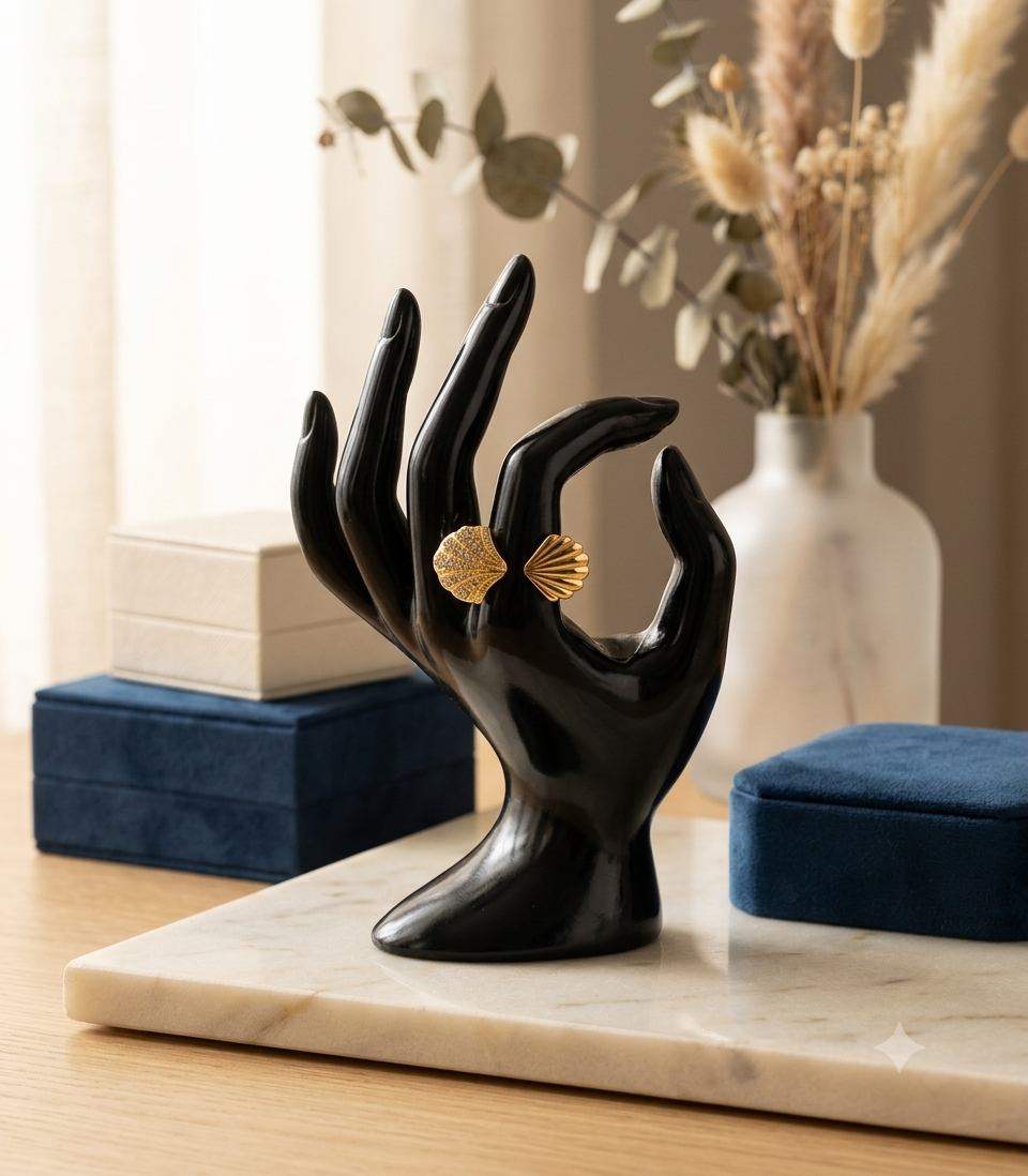 Anillo Abierto de Conchas con Pedrería