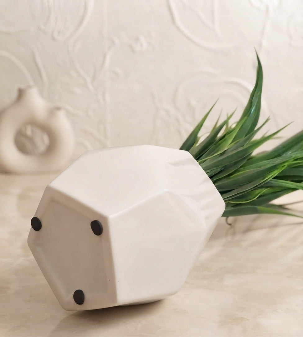 Planta Artificial Decorativa en Maceta Geométrica Blanca