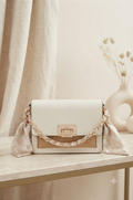 Bolso de Hombro ALDO con Cadena Entrelazada y Detalle de Pañuelo