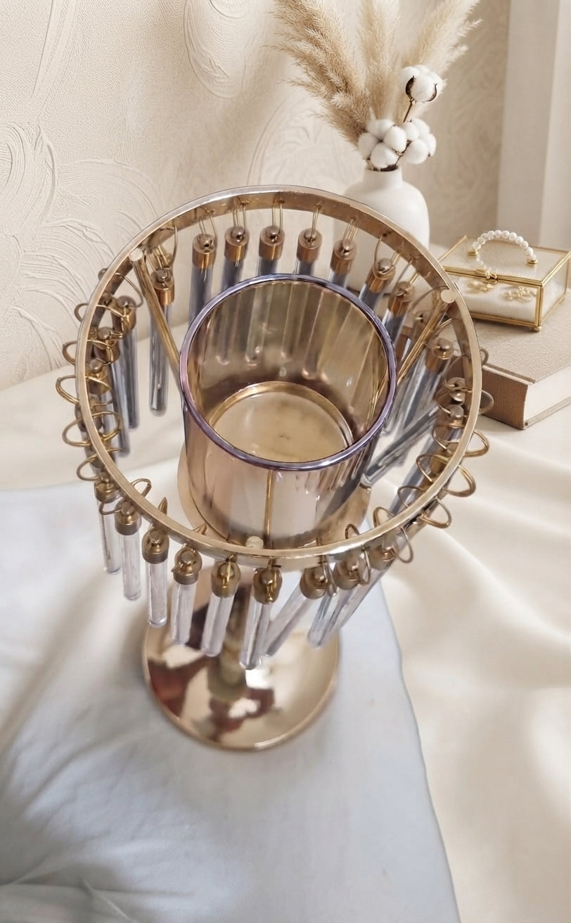Portavela Decorativo Cilíndrico con Detalles de Cristal y Base Dorada