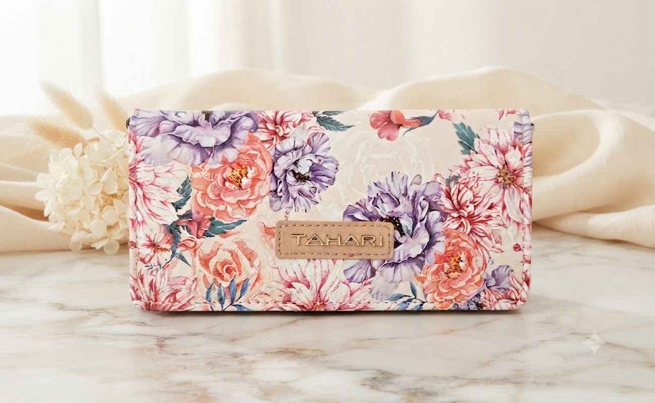 Cartera Larga Tahari con Estampado Floral Vintage
