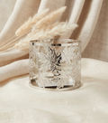 Soporte Pedestal Dorado para Vela – Diseño Calado de margaritas
