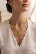 Collar Doble Capa y Aretes en Dorado con Dije Religioso