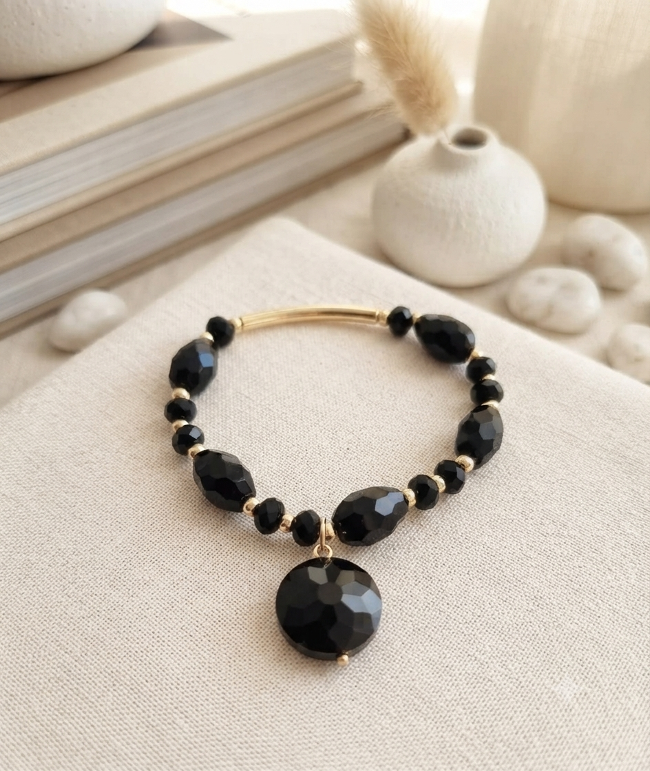 Pulsera Elástica Estilo Minimalista con Dije y Detalles Dorados