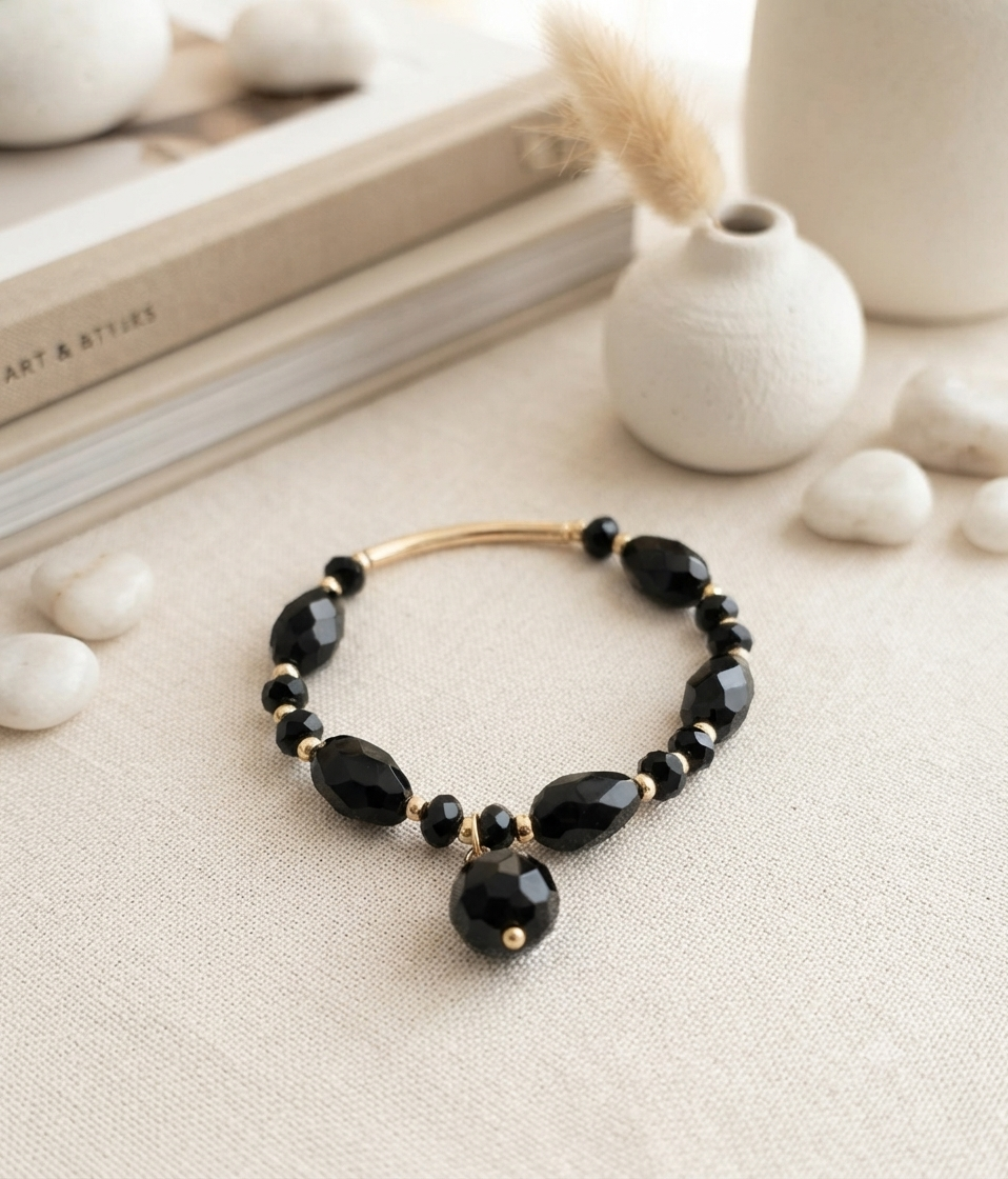 Pulsera Elástica Estilo Minimalista con Dije y Detalles Dorados