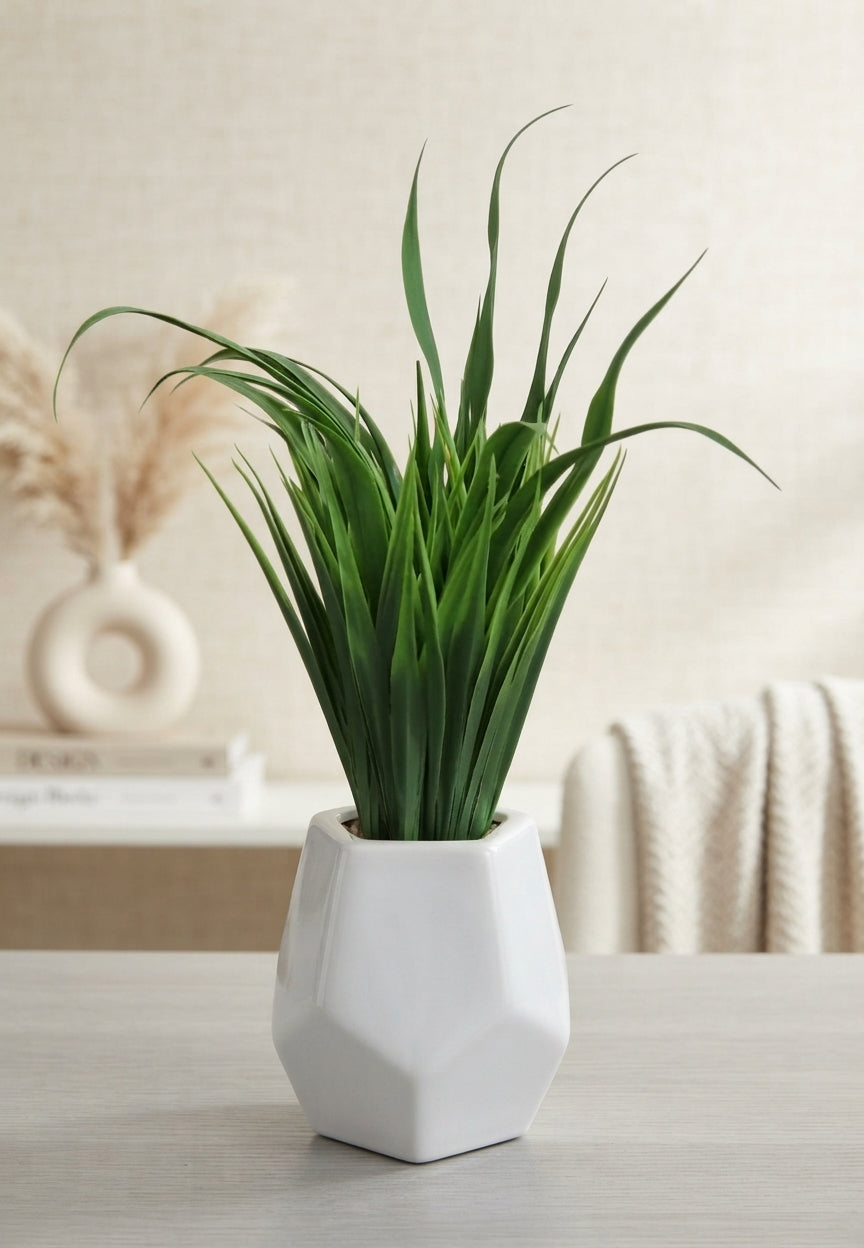 Planta Artificial Decorativa en Maceta Geométrica Blanca