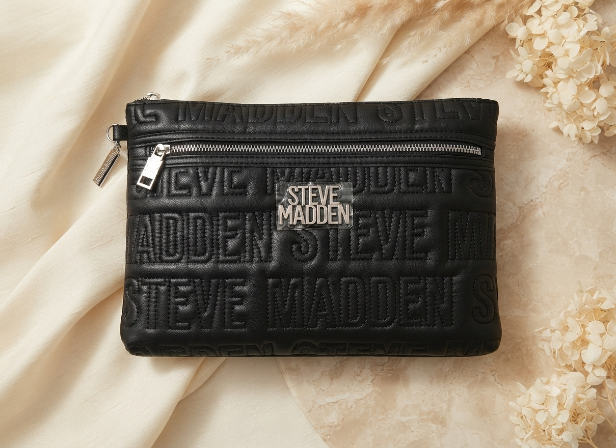 Bolso Crossbody Steve Madden - Diseño Acolchado con Logo Estampado