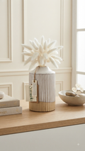 Florero Decorativo de Cerámica Texturizada con Flores Secas – Estilo Elegante