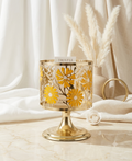 Soporte Pedestal Dorado para Vela – Diseño Calado de margaritas
