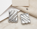 Aretes Ondulados con Líneas de Brillos