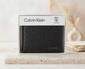 Billetera de Piel Calvin Klein con Textura y Protección RFID – Estilo Moderno