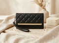 Cartera de Mano (Wristlet) Steve Madden – Diseño Acolchado Clásico en Negro
