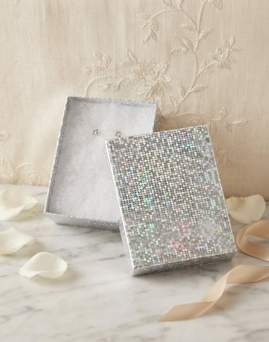 Caja de Joyería con Acabado Holográfico – Elegancia en Dorado y Plateado